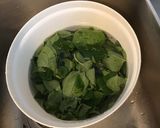 Une image de l'étape 5 de Salade de brede mafane au céleri,carottes,pois chiches, tomates et oignon.