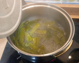 Foto del paso 2 de la receta: Judías verdes con patatas, cebolla y aceite de oliva virgen
