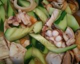 Une image de l'étape 4 de Les fruits de la mer au concombre.