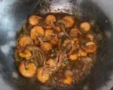 Foto langkah ke 4 dari resep Udang enoki pedas manis (takaran sendok).