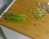 Foto del paso 1 de la receta: Revuelto de espárragos trigueros ajo y perejil