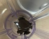 A picture of step 1 of Oreo Shake.