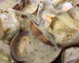 Foto del paso 10 de la receta: Alcachofas a la Plancha con Almejas en Salsa Verde
