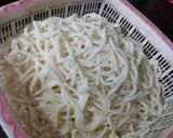 A picture of step 1 of Chinese chatpati bhel.
