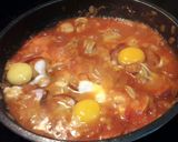 Hình bước làm 3 của món Shakshuka Ả rập