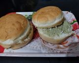 A picture of step 3 of Tawa Egg burger.