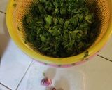 Foto langkah ke 1 dari resep Sayur Bening Kelor Temu Kunci.