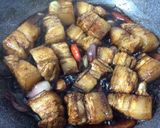 Hình bước làm 3 của món Thịt Ba Rọi Kho Tàu (Hong Shao Rou 红烧肉)