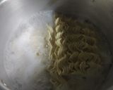 Foto langkah ke 2 dari resep Mie goreng crab stik.