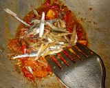 Foto langkah ke 4 dari resep Ikan Asin Tahu Balado.