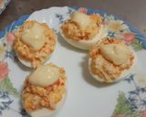 Foto del paso 5 de la receta Huevos rellenos de langostinos y surimi