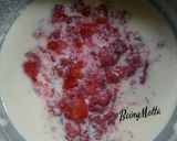A picture of step 3 of Strawberry Basundi.
