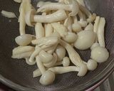 Foto langkah ke 1 dari resep Spaghetti Creamy Mushroom.