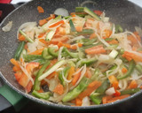 Foto del paso 3 de la receta: Plumas integrales con verduras a la soja y almendras