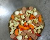 Foto langkah ke 4 dari resep 11. Cah Kembang Kol Telur Puyuh.