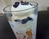 A picture of step 3 of Cereal ice-cream.