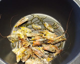 Foto del paso 1 de la receta: Sopa de mariscos (con mix de congelados)