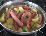 Foto del paso 2 de la receta: Estofado de salchichas con papas (patatas)