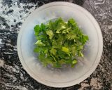 Foto del paso 1 de la receta: Salsa pesto de hierbas!!