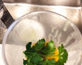 Foto del paso 3 de la receta: Salmón a la naranja con patatas al romero y tomillo