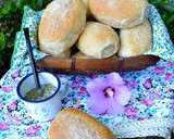 Foto del paso 4 de la receta: Pancitos dulces con harina integral y crema💜