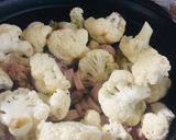 Foto del paso 2 de la receta: Coliflor Salteada con Salchichas!