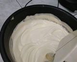 Foto langkah ke 2 dari resep Bolu kotak siram coklat.