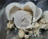 Foto del paso 1 de la receta: Pionono con roquefort, ananá y maní