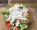 Foto del paso 1 de la receta Ensalada con pollo y salsa de mostaza con miel