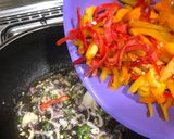 A picture of step 5 of Mac and bell peppers stir fry.
