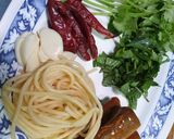 รูปขั้นตอนการทำที่ 1 ของ Spaghetti with Canned mackerel 🙏