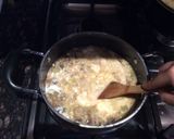 A picture of step 2 of Creamy spinach and mushroom fettuccine.