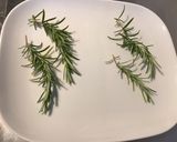 Une image de l'étape 3 de Dos de cabillaud marinade et romarin frais à la plancha.