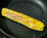 Foto langkah ke 5 dari resep Telur Gulung Crab Stick (Tamago).