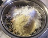 Foto del passaggio 4 della ricetta Financier con capperi o con i fiori di ciliegie sotto sale