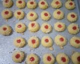 Foto langkah ke 7 dari resep Strawberry Thumbprint Cookies.