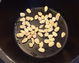 Foto del paso 1 de la receta: Sopa de pimientos y almendras
