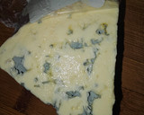 Foto del paso 1 de la receta: Tosta de queso azul, tacos de guayaba y anchoas