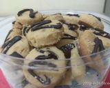 Foto langkah ke 5 dari resep Peanut chocolate cookies./ kue kacang coklat.