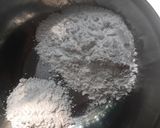 Hình bước làm 2 của món Bánh canh cua và cách làm sợi bánh canh từ bột lọc