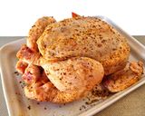 Foto del paso 4 de la receta: Pollo asado en freidora de aire {con condimento "Montreal Steak"}