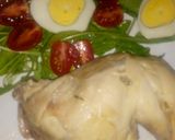 Foto del paso 4 de la receta: "Pollo hervido con ensalada fresca de Rúcula huevo y Cherry"