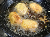 Albondigones de bonito con judías salteadas y patatas