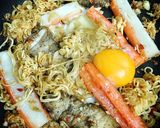 Hình bước làm 3 của món Mì xào... tủ lạnh 😝
