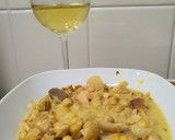 Foto del paso 9 de la receta: Garbanzos al curry con gambones y salmón sobre leche de coco