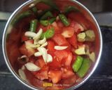 A picture of step 1 of Dahi Bhindi Masala.