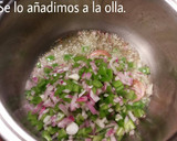 Foto del paso 2 de la receta: Arroz integral caldoso con lentejas rojas y verduras de temporada