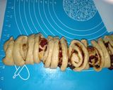 Foto langkah ke 3 dari resep Cranberry Crown Bread.