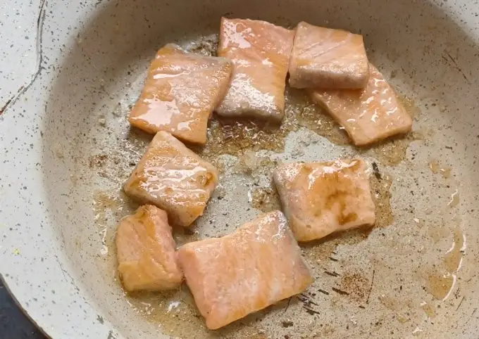 Langkah-langkah untuk membuat Cara bikin MPASI Salmon Mentai Rumahan