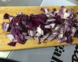 Une image de l'étape 4 de Tagliatelles au saumon, oignon rouge et vodka.